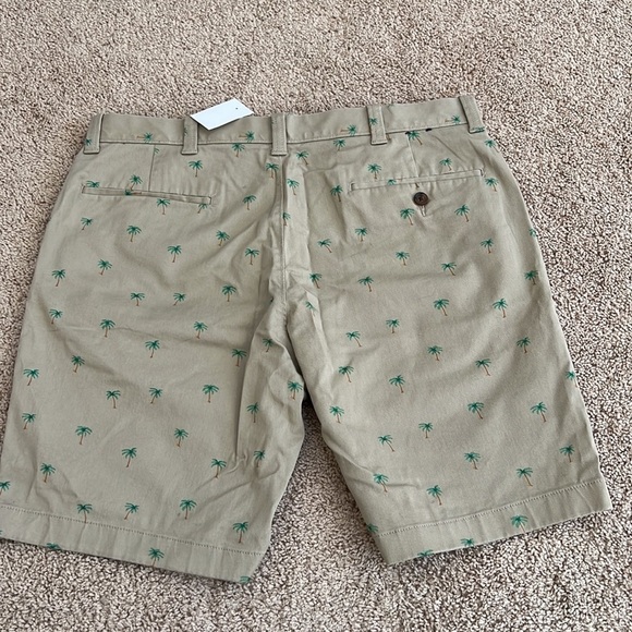 New! J.Crew factory mens SZ 34, khaki shorts with palm trees. - Picture 5 of 7